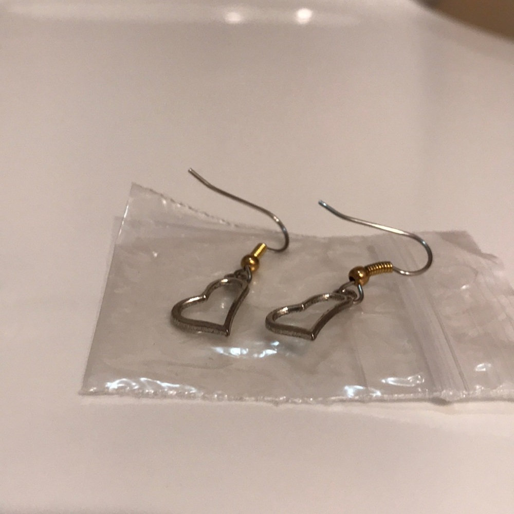 ⚡️FINAL PRICE⚡️ Heart Earrings - Picture 8 of 8